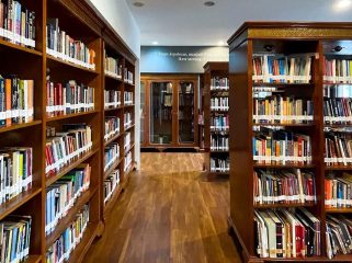 Instagram/@awaywithbooks
