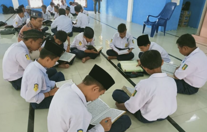 
Bersekolah (Nuzul Ramadani - MEI)