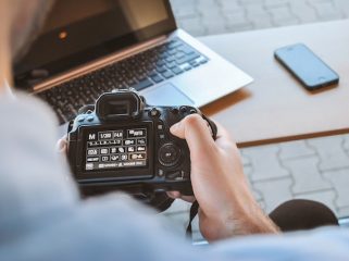 Ilustrasi Fotografer (Img: pexels.com/jeshootscom)