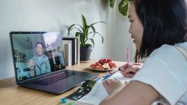 Ilustrasi Kuliah Online (Img: pexels.com by annushka ahuja)