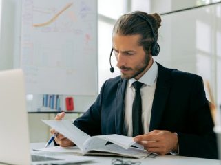 Ilsutrasi Memeriksa Tulisan (img: pexels.com by antoni shkraba)