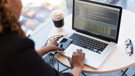 Ilustrasi Data Entry (Img:pexels.com/christina morillo)