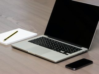 Ilustrasi Laptop (Img: pexels.com by karsten madsen)