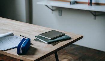 Ilustrasi Fasilitas Sekolah (img: pexels.com by katerina holmes)