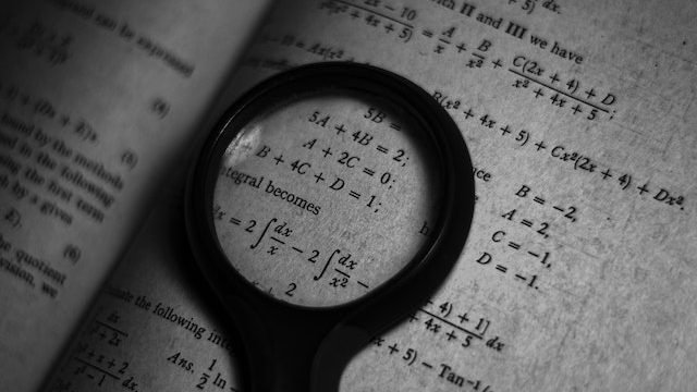 Ilustrasi Matematika (img: pexels.com by nothing ahead)