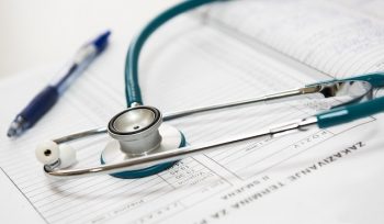 Ilustrasi Periksa Ke Dokter (img: pexels.com by pixabay)