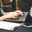 Ilustrasi Kerja (img: pexels.com by startup stock photos)