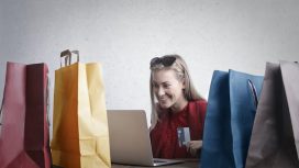 Ilustrasi Berbelanja (img: pexels.com by andrea piacquadio)