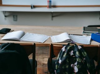 Ilustrasi Materi Kuliah (img: pexels.com by katerina holmes)