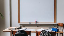 Ilustrasi Ruang Kuliah (img: pexels.com by katerina holmes)