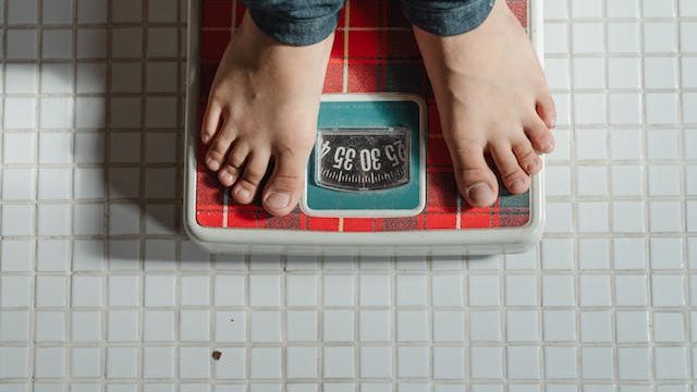 Ilustrasi Berat Badan (img: pexels.com by ketut subiyanto)