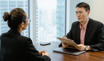 Ilustrasi Interview (img: pexels.com by mart production)