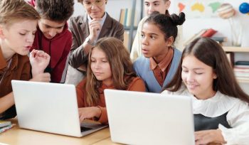 Ilustrasi Belajar Bersama (img: pexels.com by max fischer)