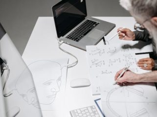 Ilustrasi Mengerjakan Skripsi (img: pexels.com by pavel danilyuk)