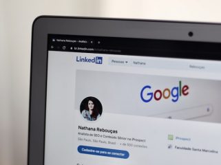 Ilustrasi Profil Linkedin (img: unsplash.com)