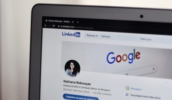 Ilustrasi Profil Linkedin (img: unsplash.com)