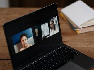 Ilustrasi Kuliah Online (img: pexels.com by cottonbro studio)