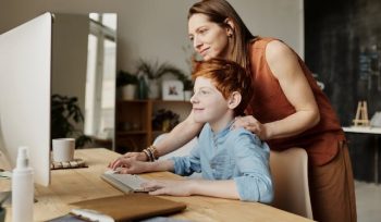 Ilustrasi Anak Sedang Belajar (img: pexels.com by julia m cameron)