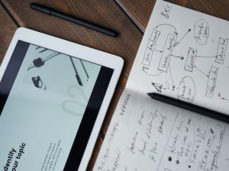 Ilustrasi Mereview Kembali Materi Kuliah (img: pexels.com by fauxel)