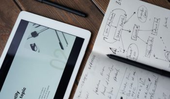 Ilustrasi Mereview Kembali Materi Kuliah (img: pexels.com by fauxel)