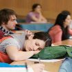 Ilustrasi Mahasiswa Tertidur di kelas (img: unsplash.com)