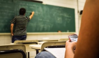 Ilustrasi Belajar Di Kampus (img: pexels.com by pixabay)