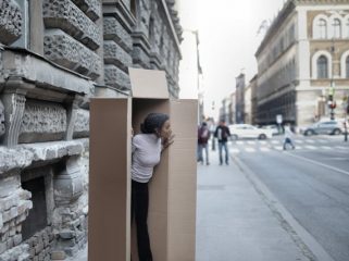 Ilustrasi Menghindari Keramaian (img: pexels.com by andrea piacuadiao)