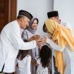 Ilustrasi Maaf-Maafan Di Hari Lebaran (img: medcom.id)