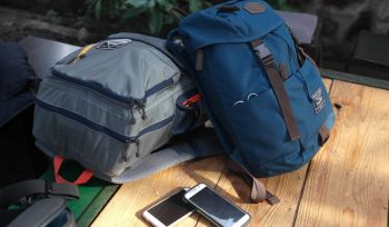 Ilustrasi Menjaga Barang Bawaan (img: aet travel)