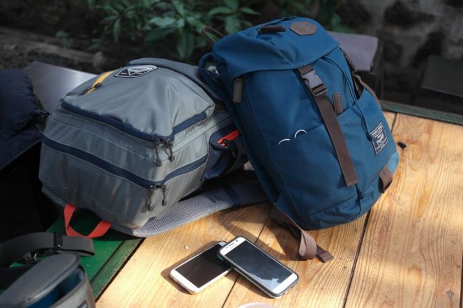 
Ilustrasi Menjaga Barang Bawaan (img: aet travel)