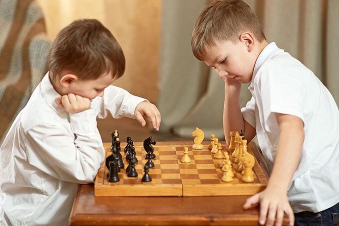 
Ilustrasi Anak Sedang Memainkan Catur (img: pixabay.com)