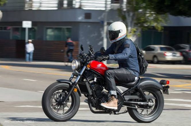 
Ilustrasi berkendara motor (img: astra honda)