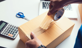 Ilustrasi Mengemas Barang (img: packhai)