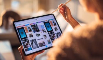 Ilustrasi Tablet (img: pexels.com by roberto nickson)