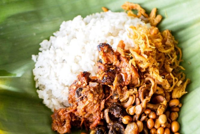 
Rekomendasi Makanan Khas Lombok yang Pedas Menggugah