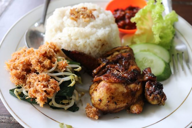 
Resep Ayam Bakar Bumbu Kecap yang Menggoda
