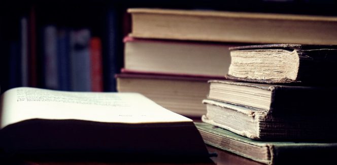 
Rekomendasi Novel Terbaik yang Wajib Dibaca Sekali Seumur Hidup