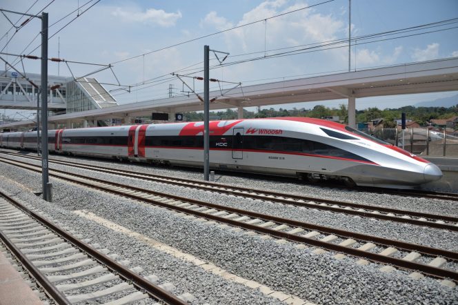 
Cara Pesan Tiket Kereta Cepat Whoosh lewat Aplikasi